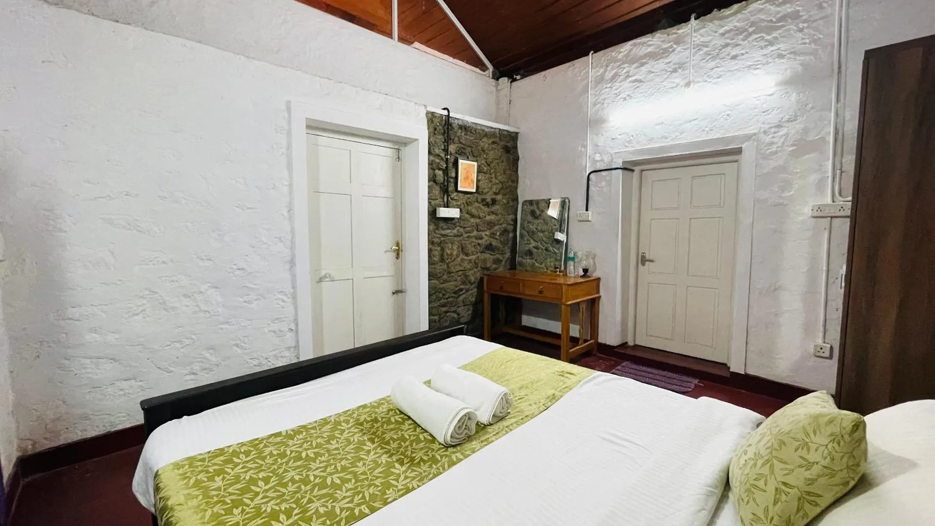 Thottom Stays Private Bungalow Munnar